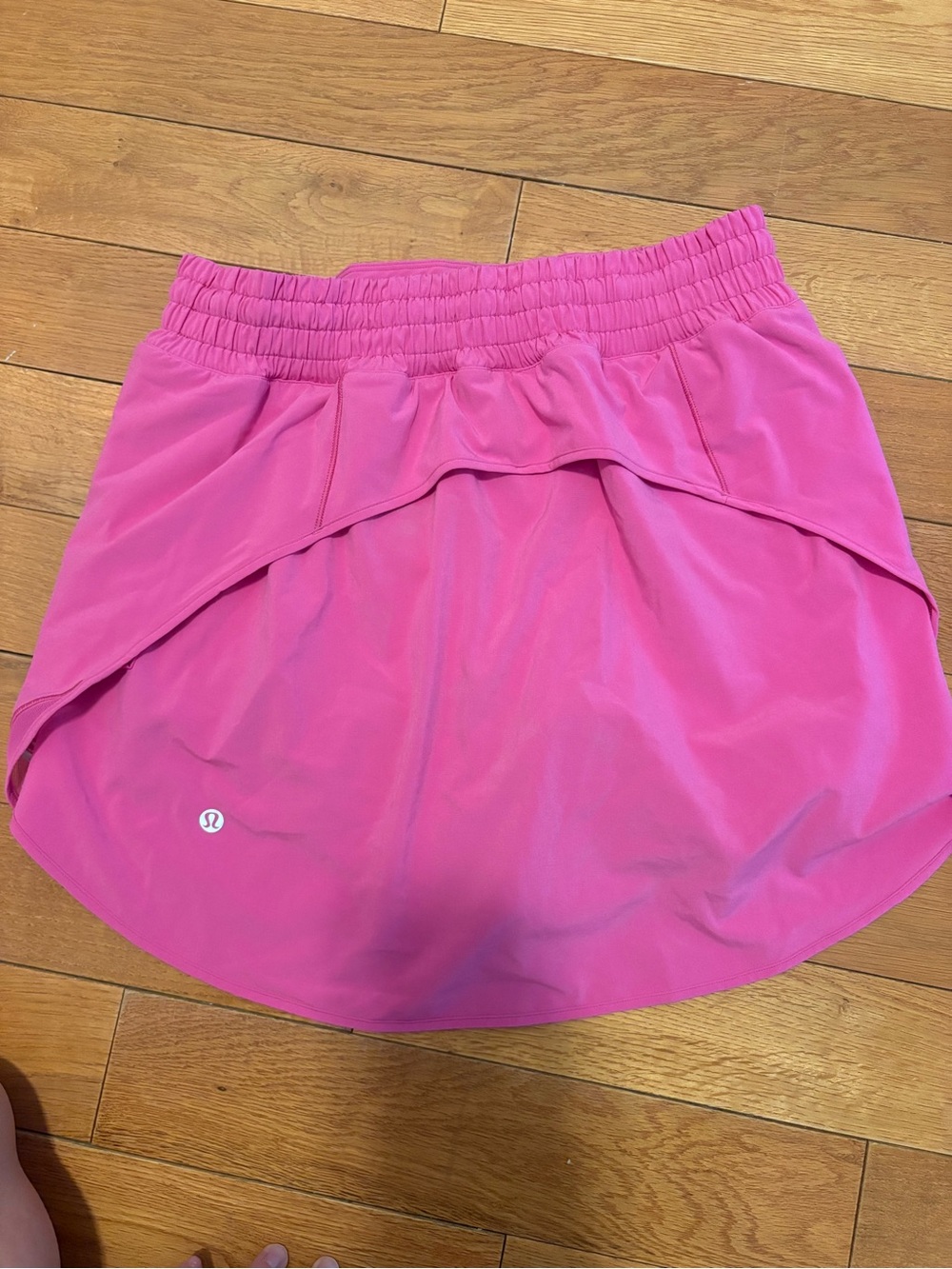 Lululemon size 8 Hotty Hot skirt, sonic pink